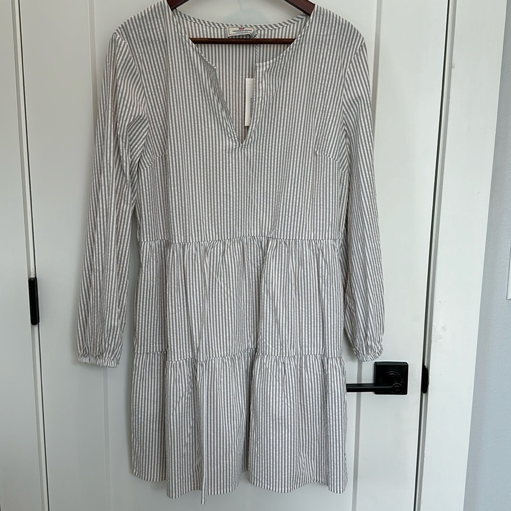 NWT Vineyard Vines Harbor Seersucker Tiered Dress Khaki/White UPF 30 - L Large
